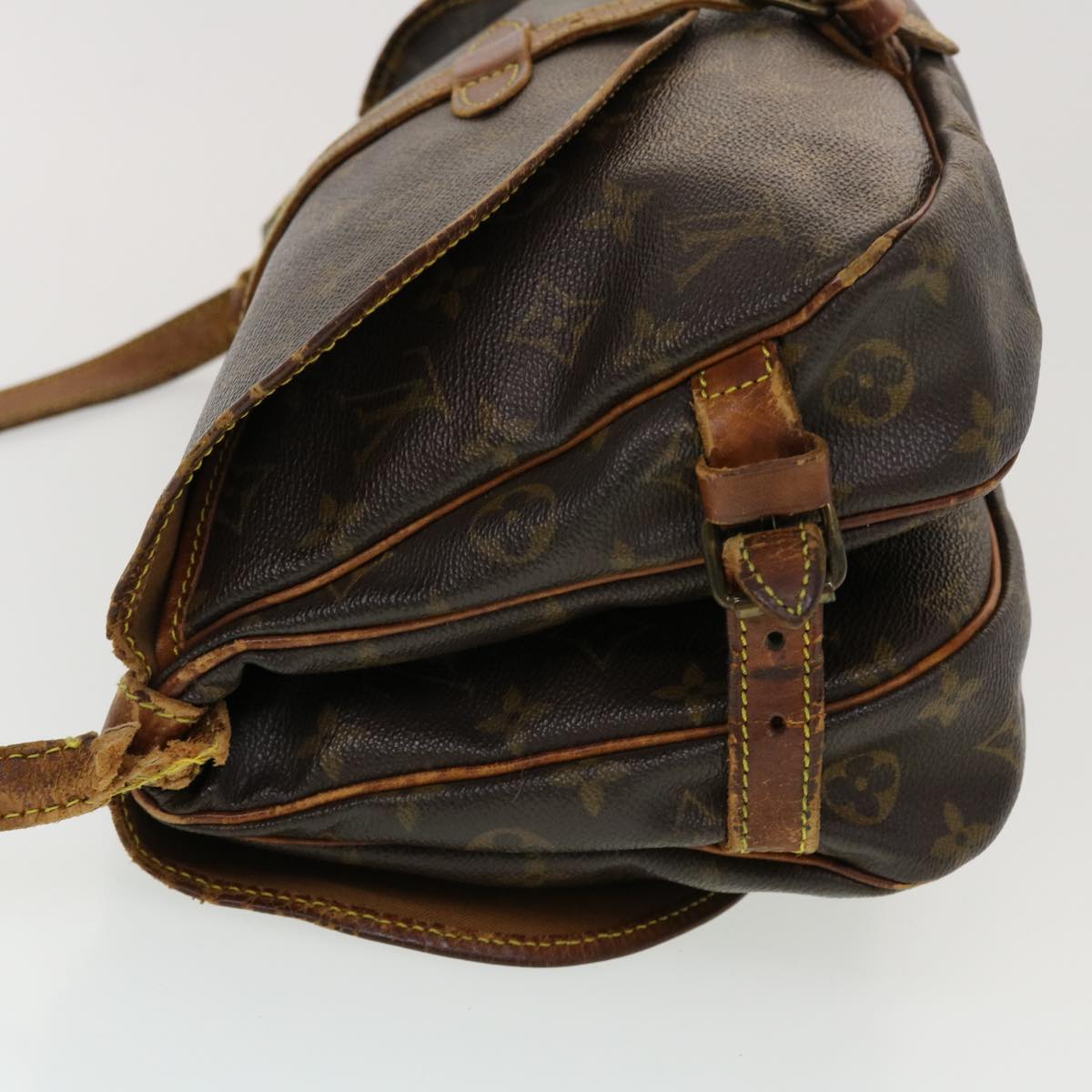 LOUIS VUITTON Monogram Saumur 30 Shoulder Bag M42256 LV Auth 43618