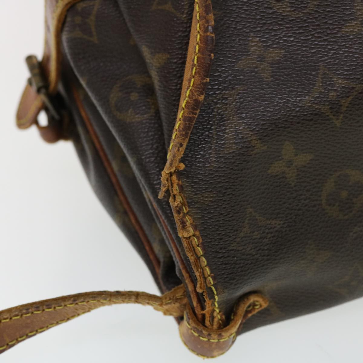 LOUIS VUITTON Monogram Saumur 30 Shoulder Bag M42256 LV Auth 43618