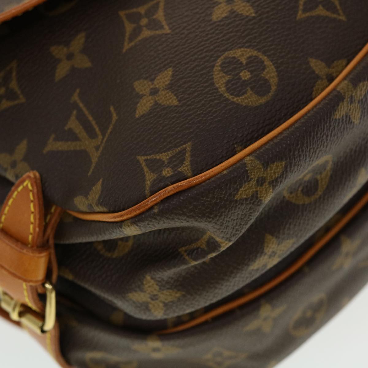 LOUIS VUITTON Monogram Saumur 30 Shoulder Bag M42256 LV Auth 44417