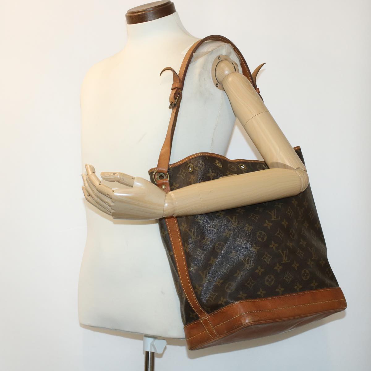 LOUIS VUITTON Monogram Noe Shoulder Bag M42224 LV Auth 44443