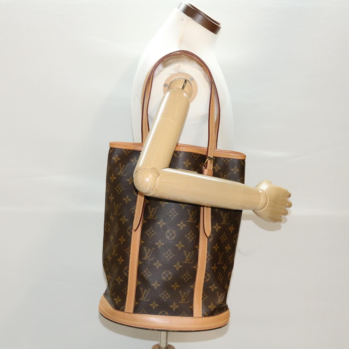 LOUIS VUITTON Monogram Bucket GM Shoulder Bag M42236 LV Auth 44613