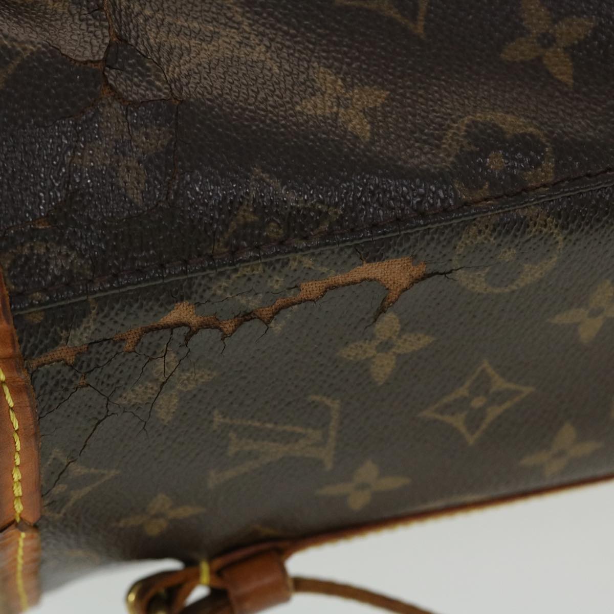 LOUIS VUITTON Monogram Bucket GM Shoulder Bag M42236 LV Auth 44648