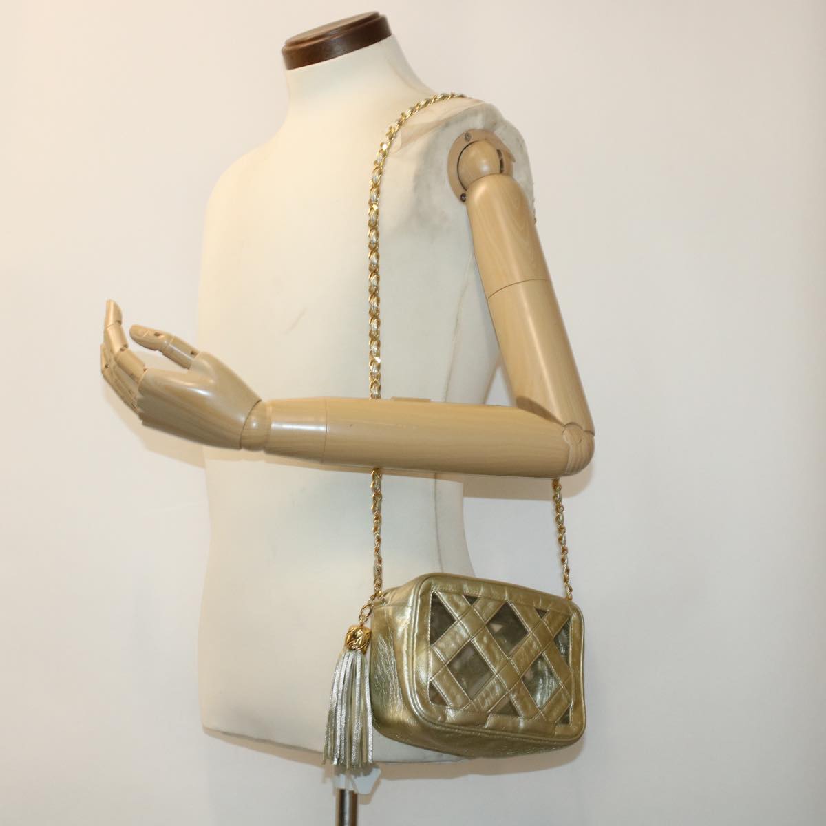 CHANEL Fringe Chain Shoulder Bag Lamb Skin Gold CC Auth 44673