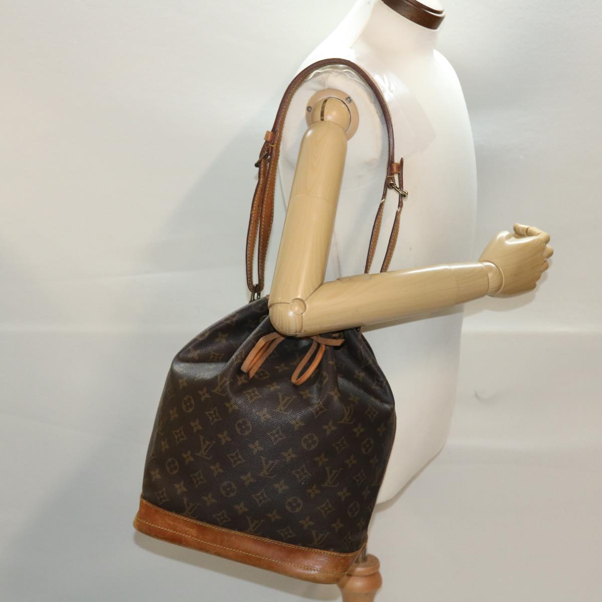 LOUIS VUITTON Monogram Noe Shoulder Bag M42224 LV Auth 44859