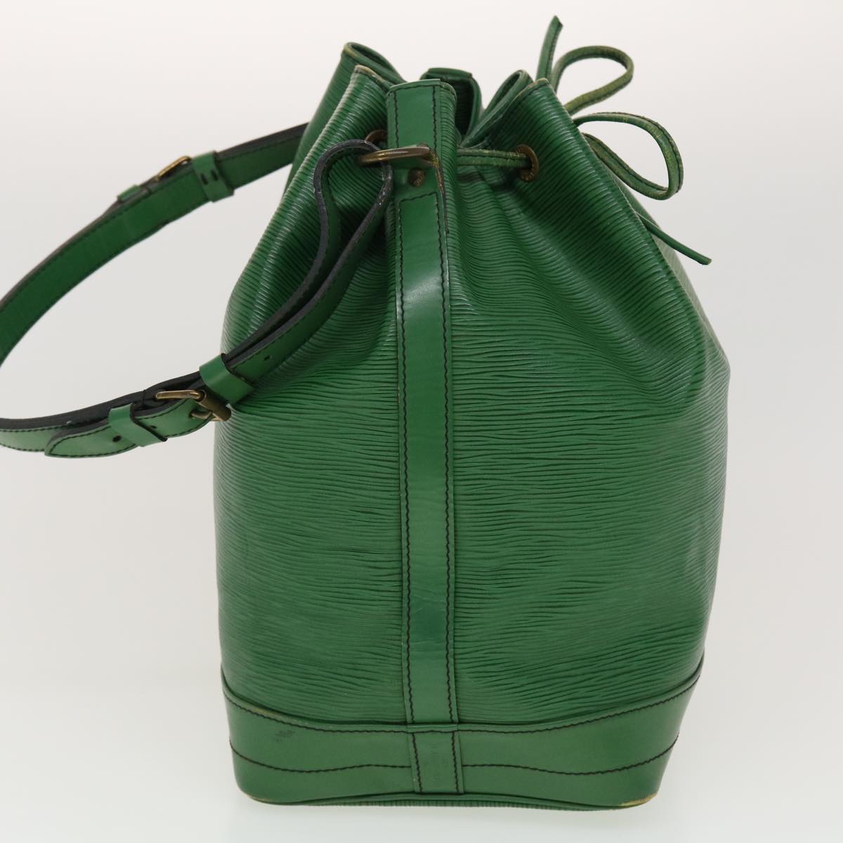 LOUIS VUITTON Epi Noe Shoulder Bag Green M44004 LV Auth 45111