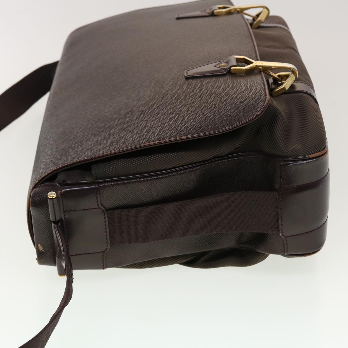 LOUIS VUITTON Taiga Leather Delsous Shoulder Bag Acajou M30166 LV Auth 45151