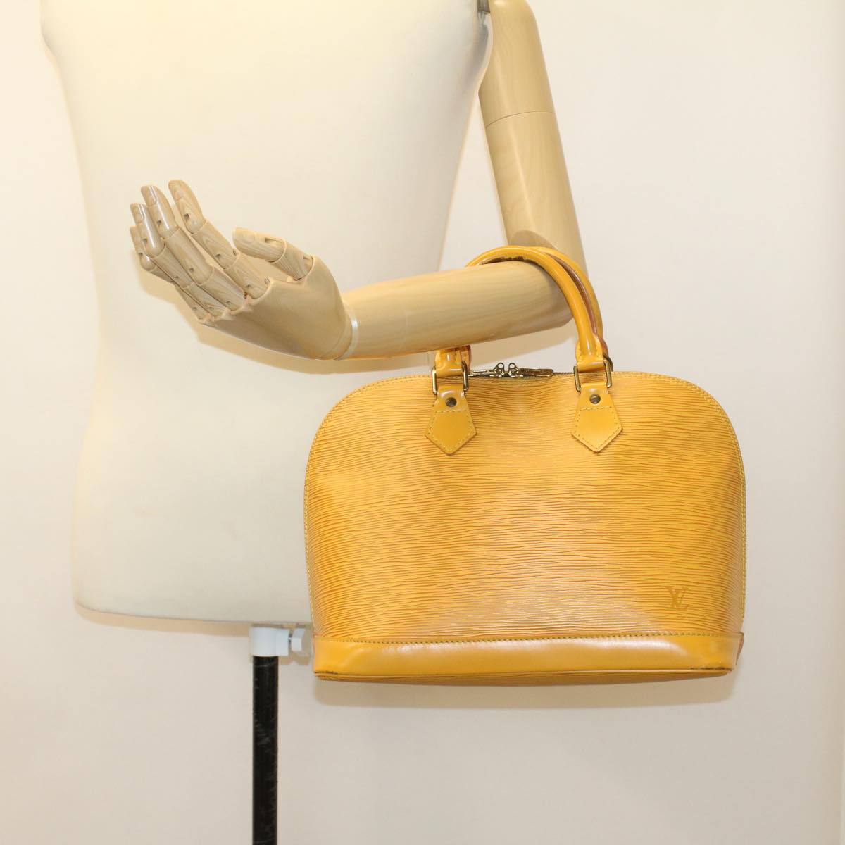 LOUIS VUITTON Epi Alma Hand Bag Tassili Yellow M52149 LV Auth 45781