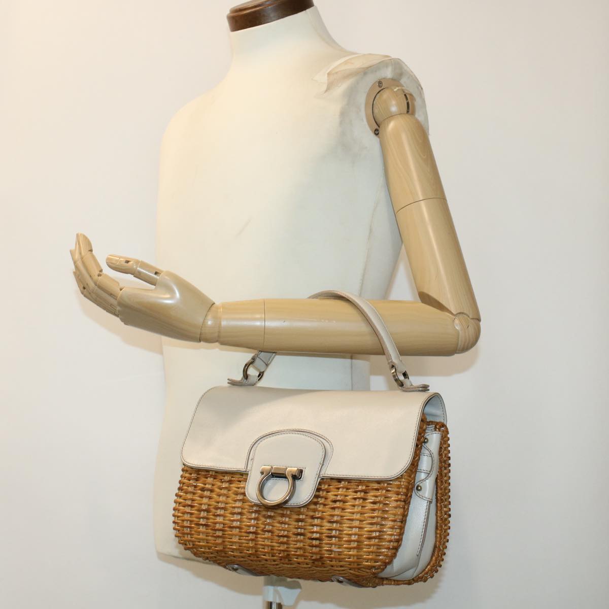 Salvatore Ferragamo Gancini Basket Hand Bag Straw Leather White Brown Auth 45994