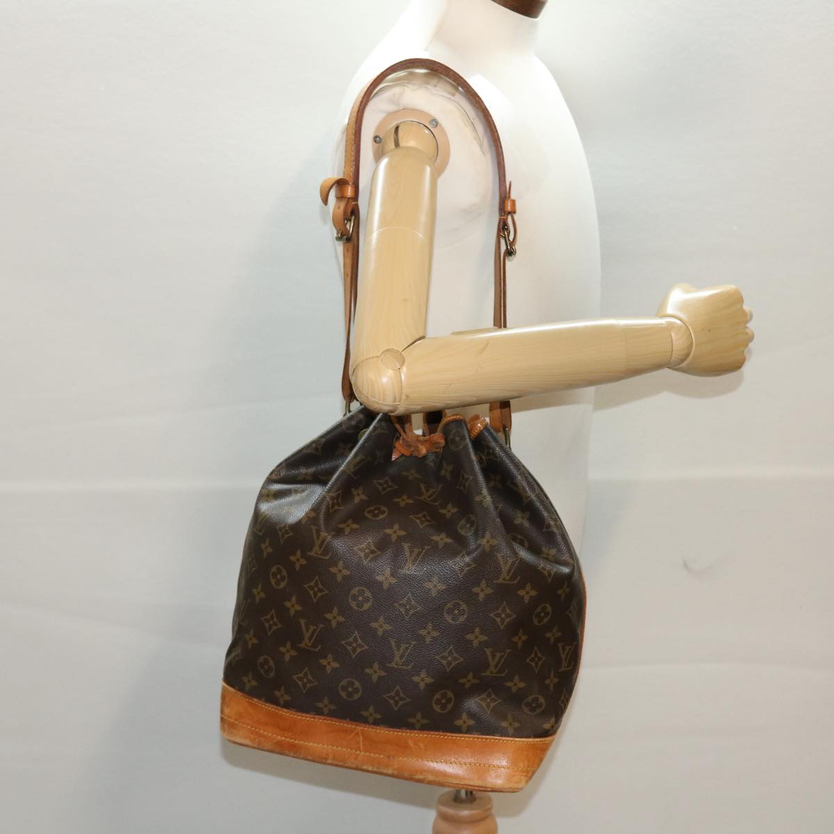 LOUIS VUITTON Monogram Noe Shoulder Bag M42224 LV Auth 46561