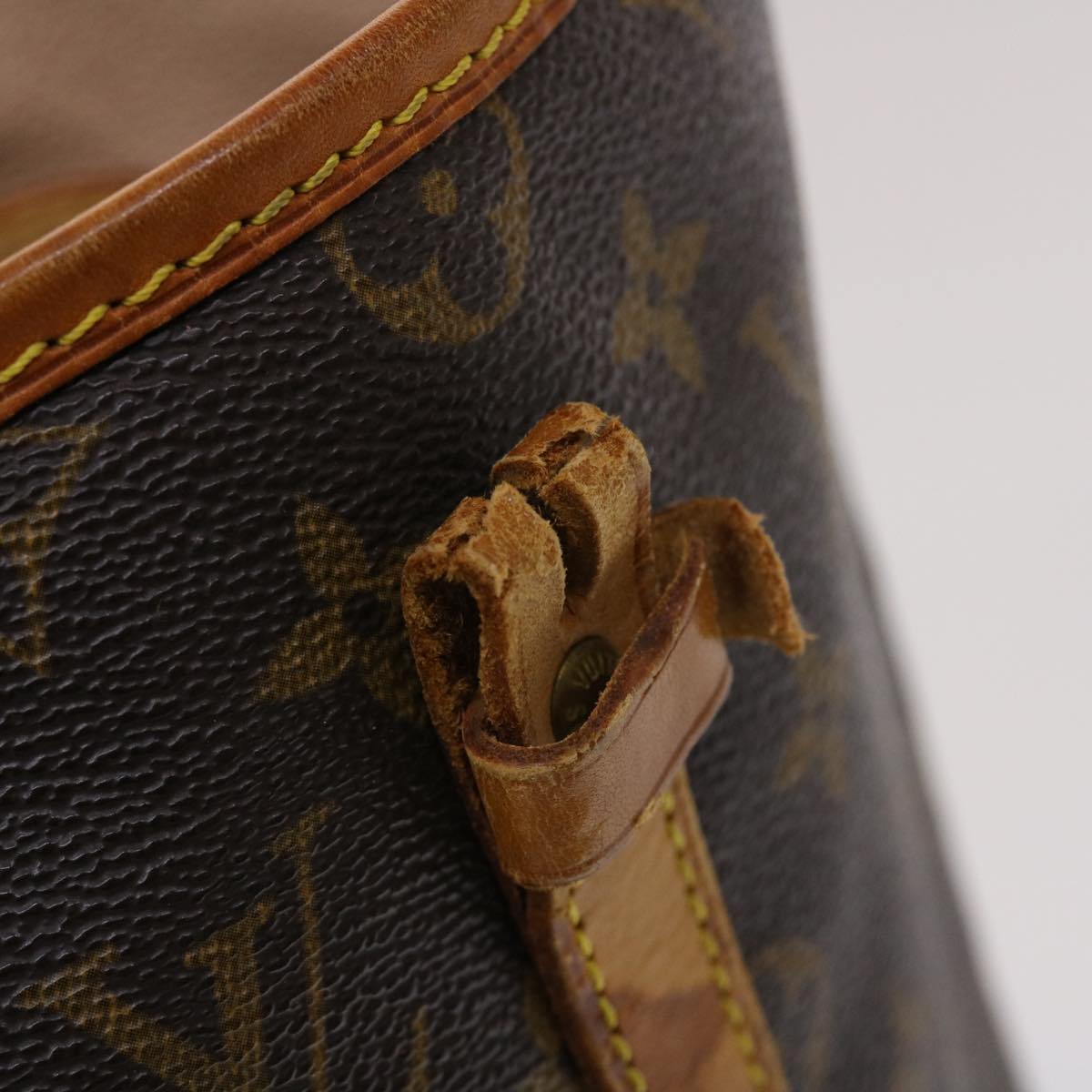 LOUIS VUITTON Monogram Bucket GM Shoulder Bag M42236 LV Auth 46607