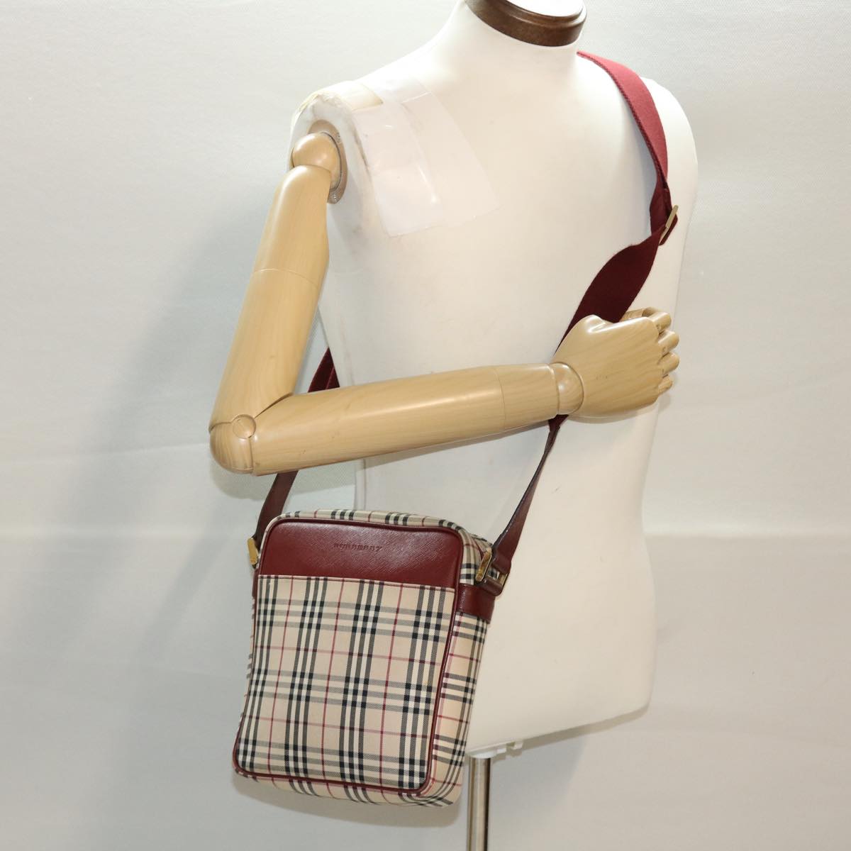 BURBERRY Nova Check Shoulder Bag Nylon Leather Beige Red Auth 46959