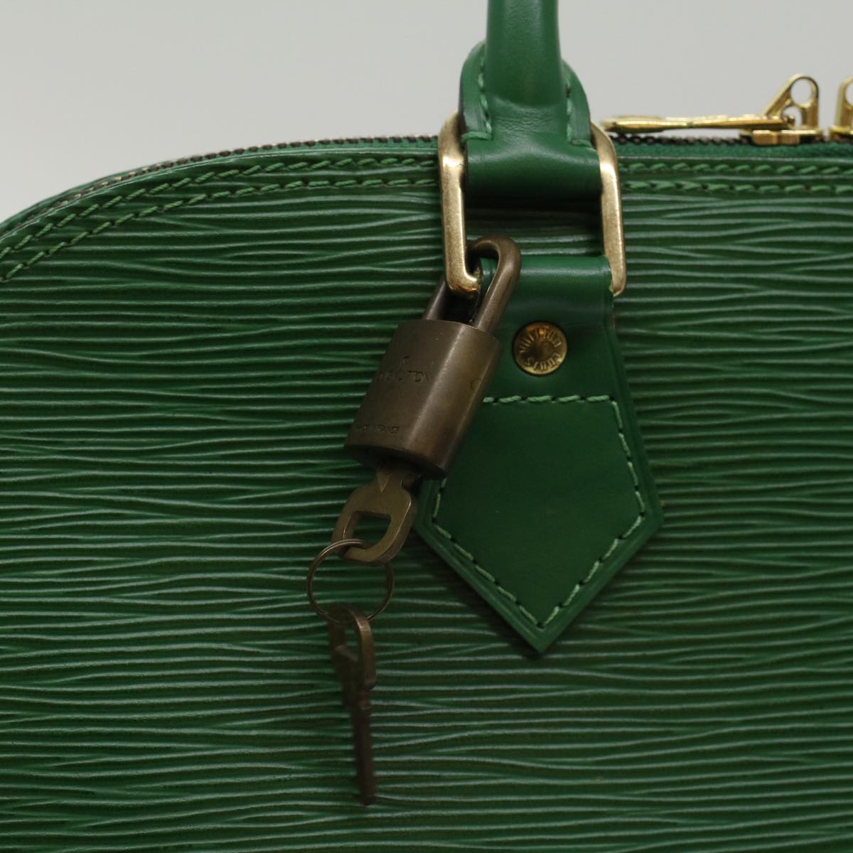 LOUIS VUITTON Epi Alma Hand Bag Borneo Green M52144 LV Auth 47554