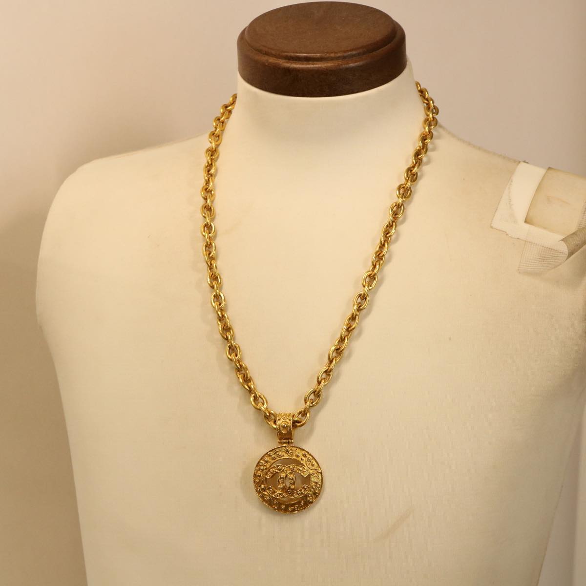 CHANEL Chain Necklace Gold Tone CC Auth 47582A