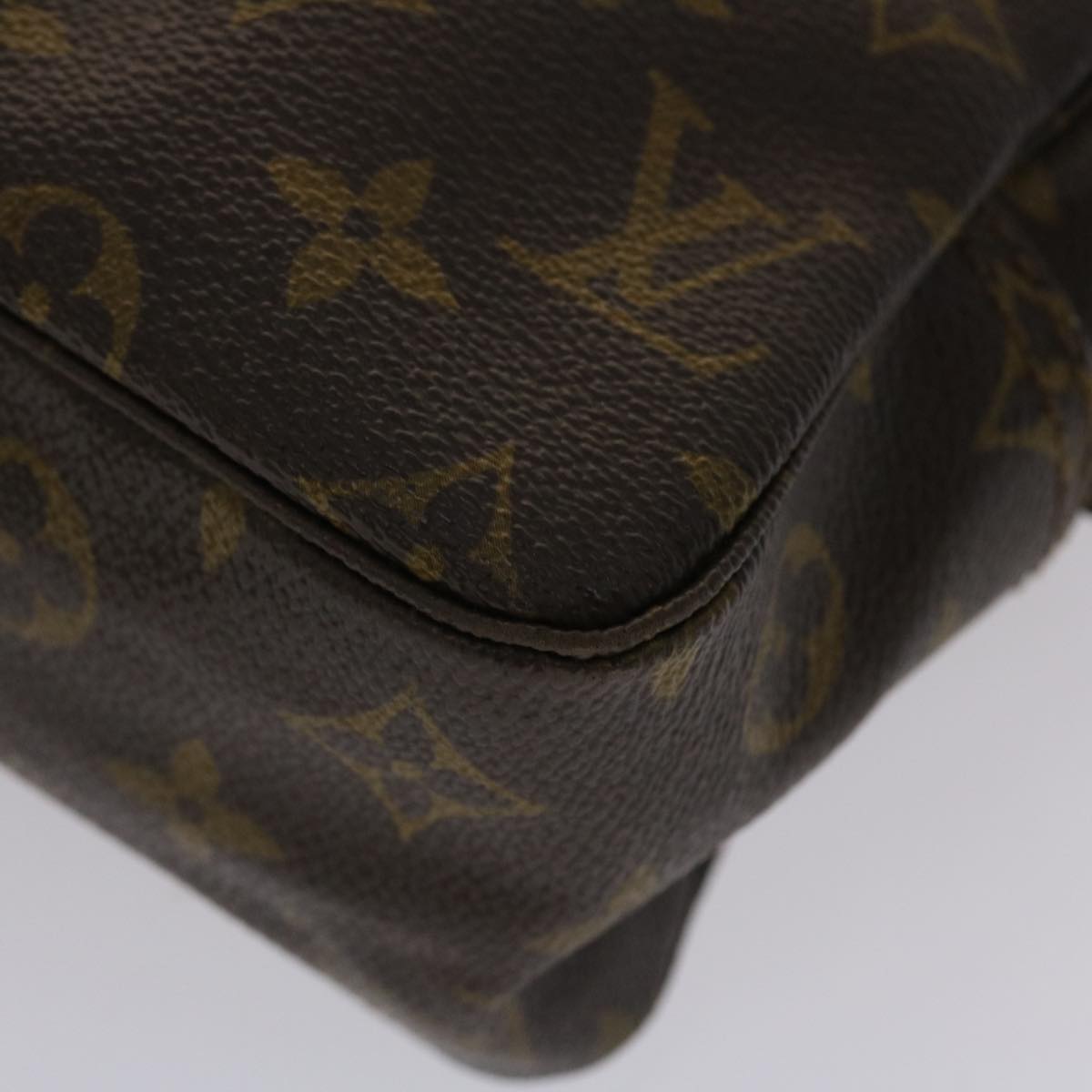 LOUIS VUITTON Monogram Trousse Toilette 28 Clutch Bag M47522 LV Auth 48293