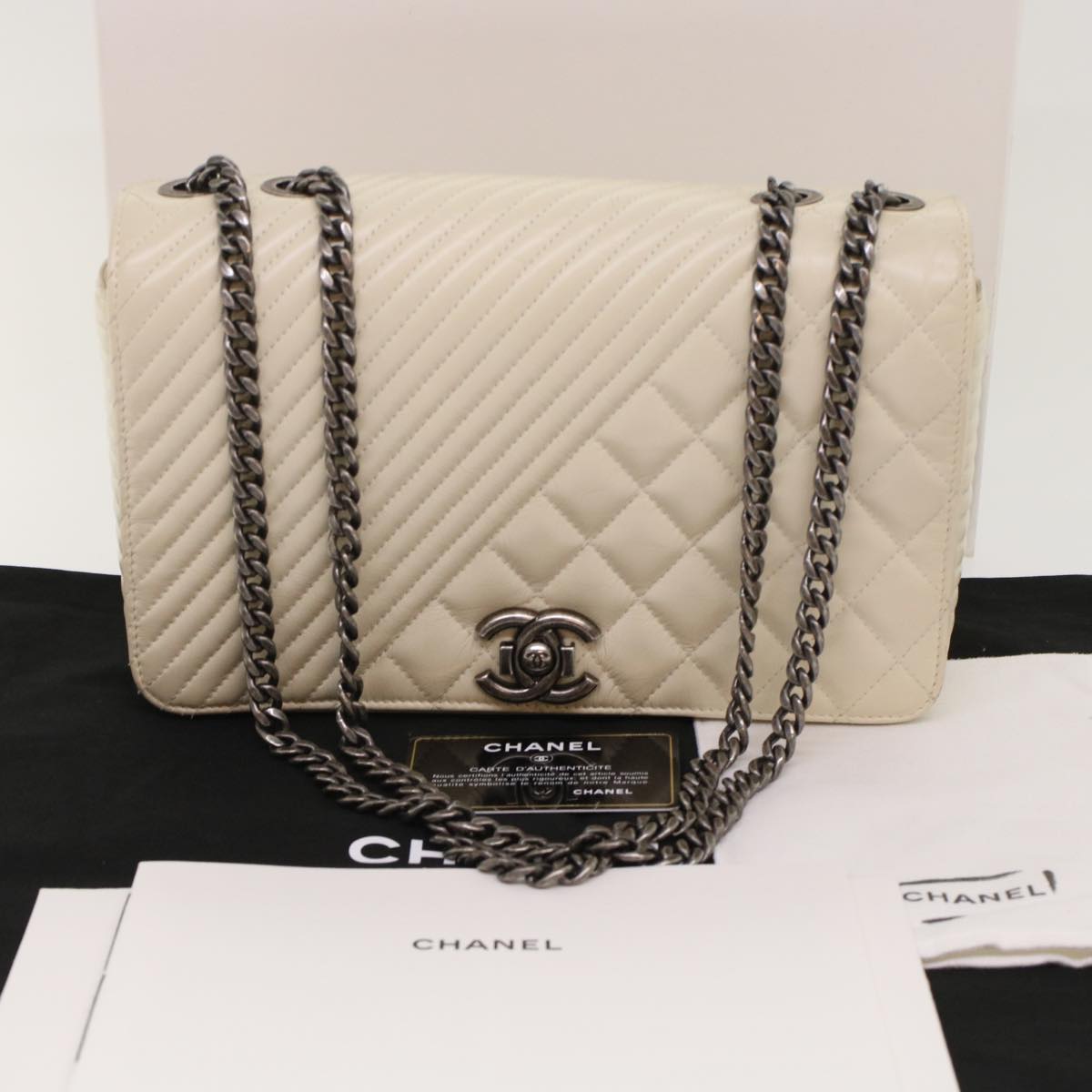 CHANEL Chevron x Matelasse Chain Shoulder Bag Lamb Skin White CC Auth 48469A