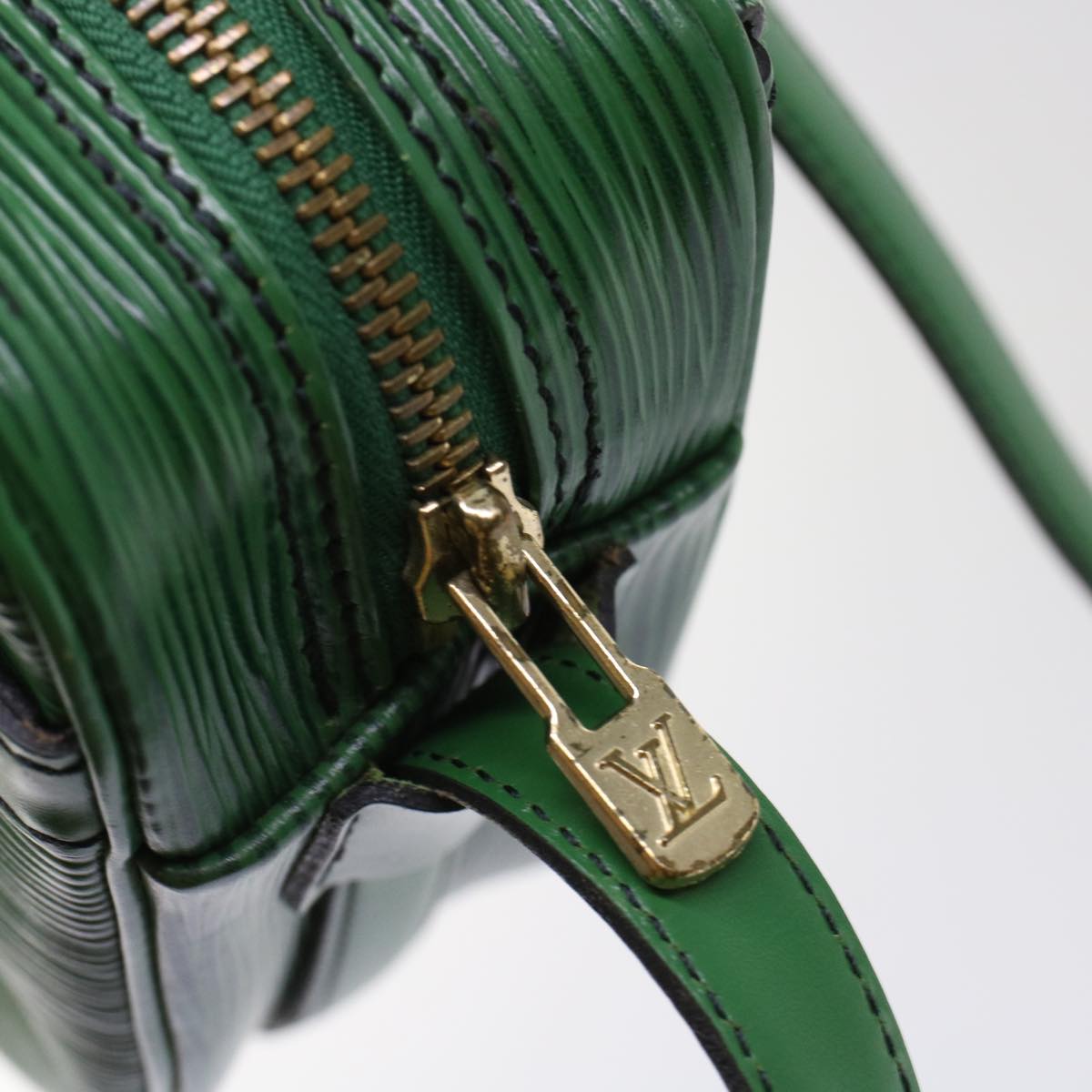 LOUIS VUITTON Epi June Feuille Shoulder Bag Green M52154 LV Auth 48956