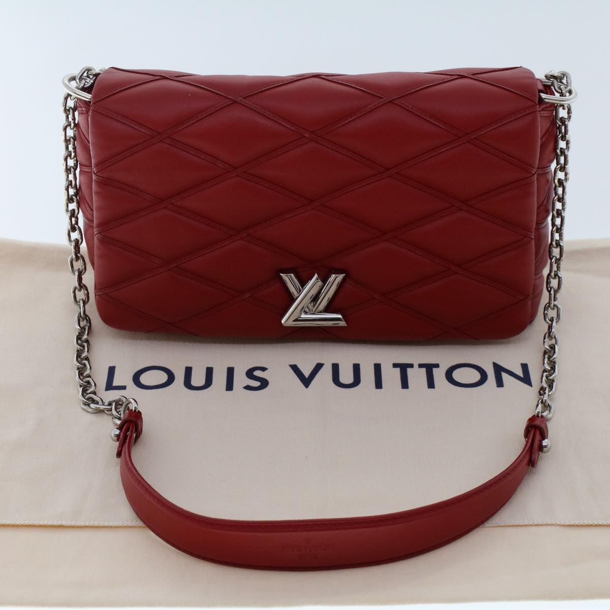 LOUIS VUITTON Quilted Chain Martage Shoulder Bag Leather Red M51000 Auth 49018A