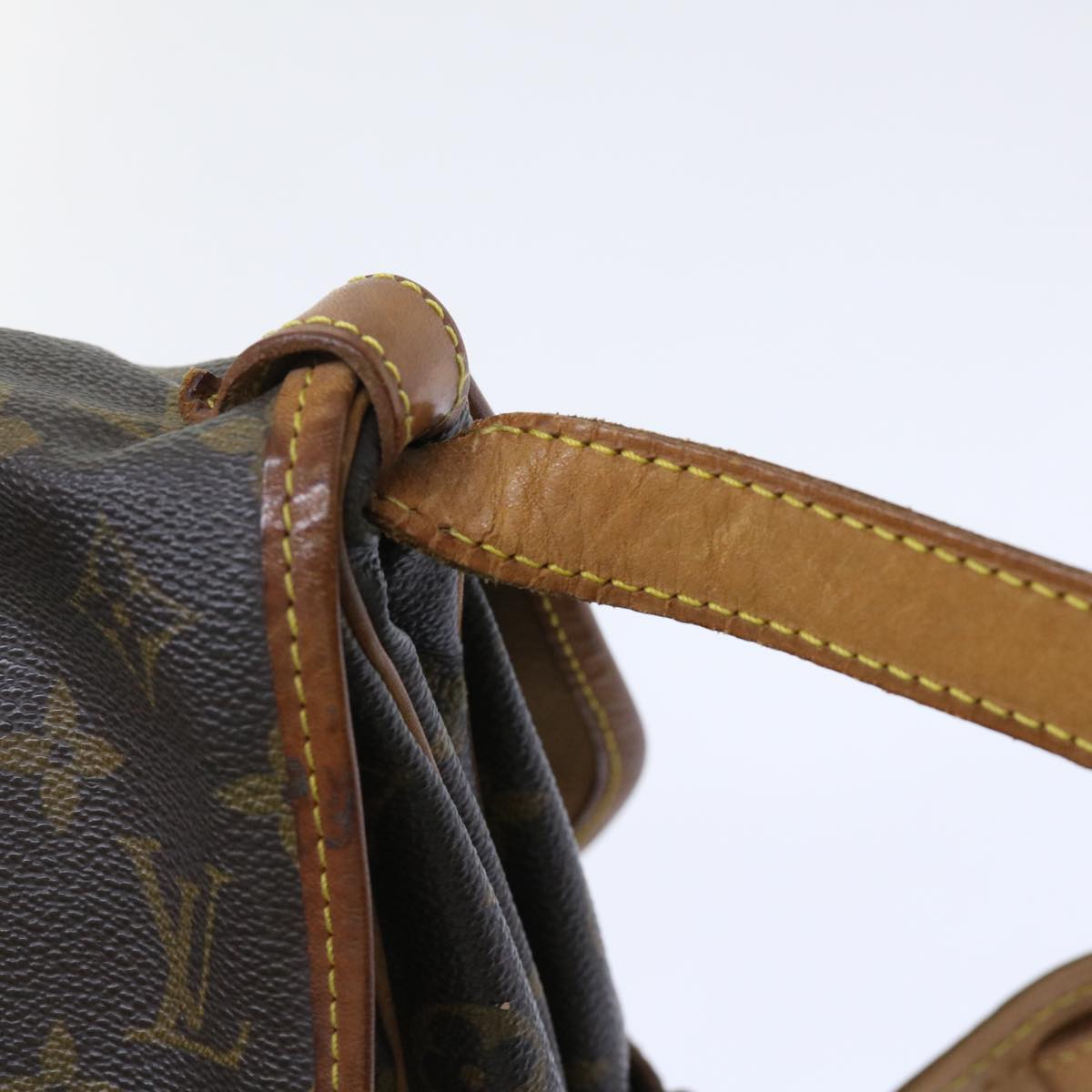 LOUIS VUITTON Monogram Saumur 30 Shoulder Bag M42256 LV Auth 50717