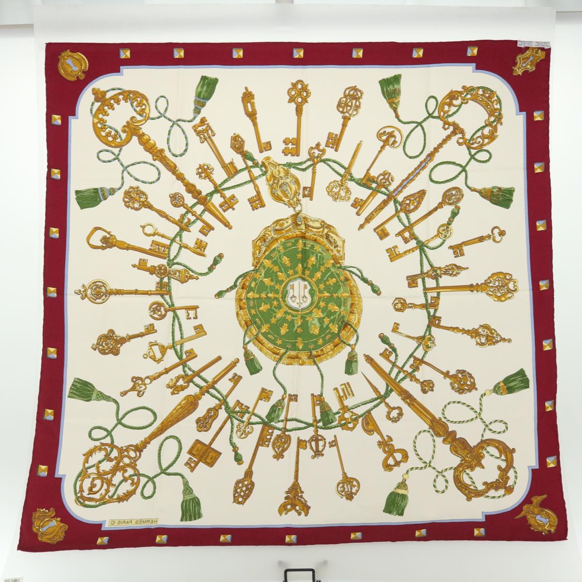 HERMES Carre 90 LES Cles Scarf Silk White Wine Red Auth 51105