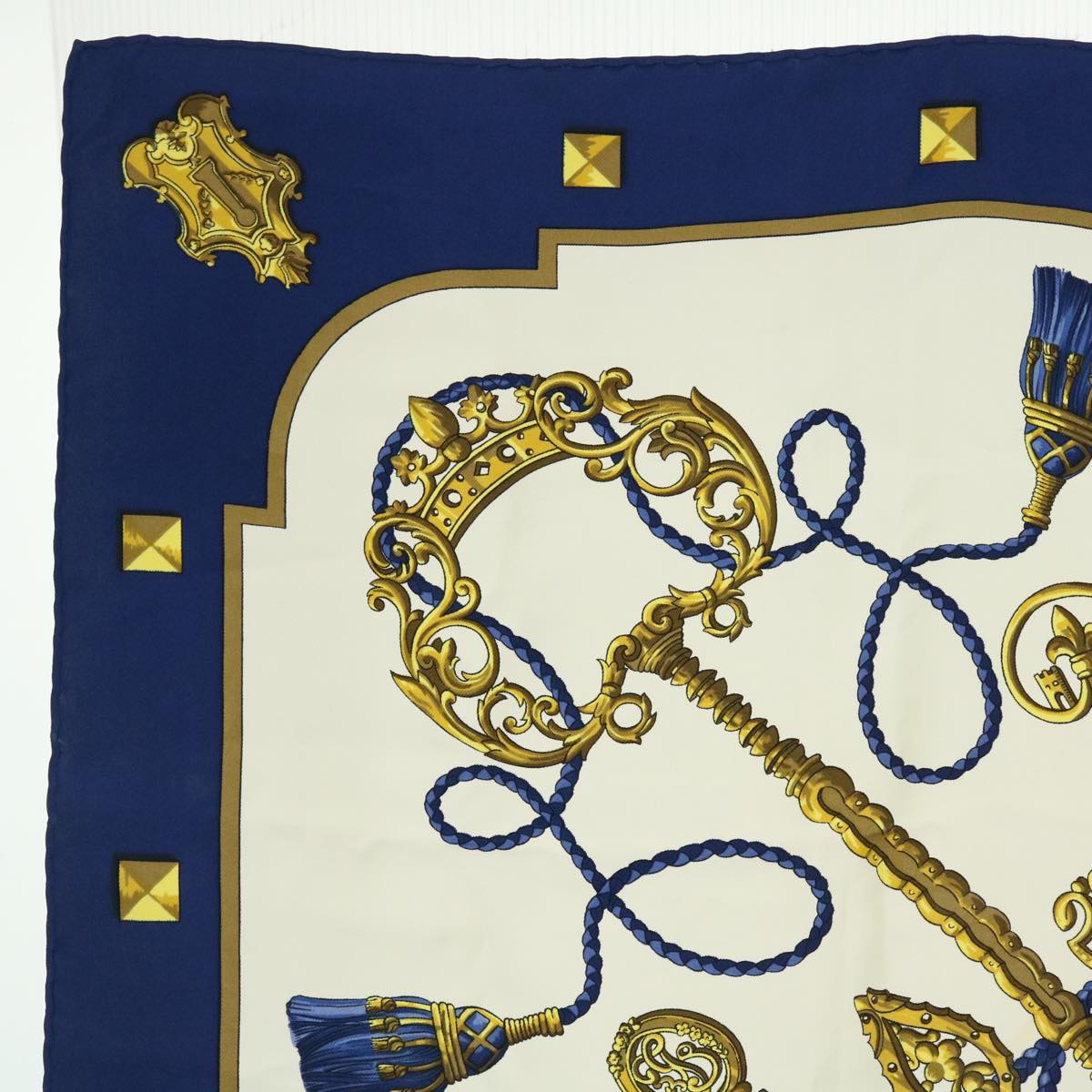 HERMES Carre 90 LES Cles Scarf Silk White Navy Auth 51106 - 0