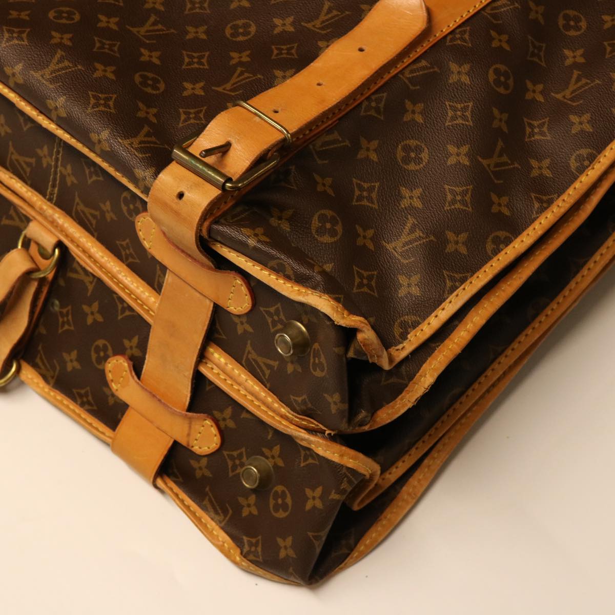 LOUIS VUITTON Monogram Carry Suter Garment Cover M23522 LV Auth 51164