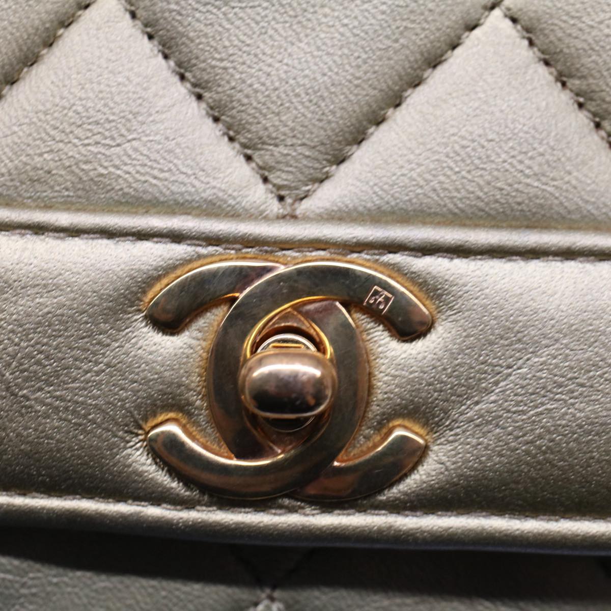 CHANEL Matelasse Turn Lock Chain Shoulder Bag Lamb Skin Gold CC Auth 51274A