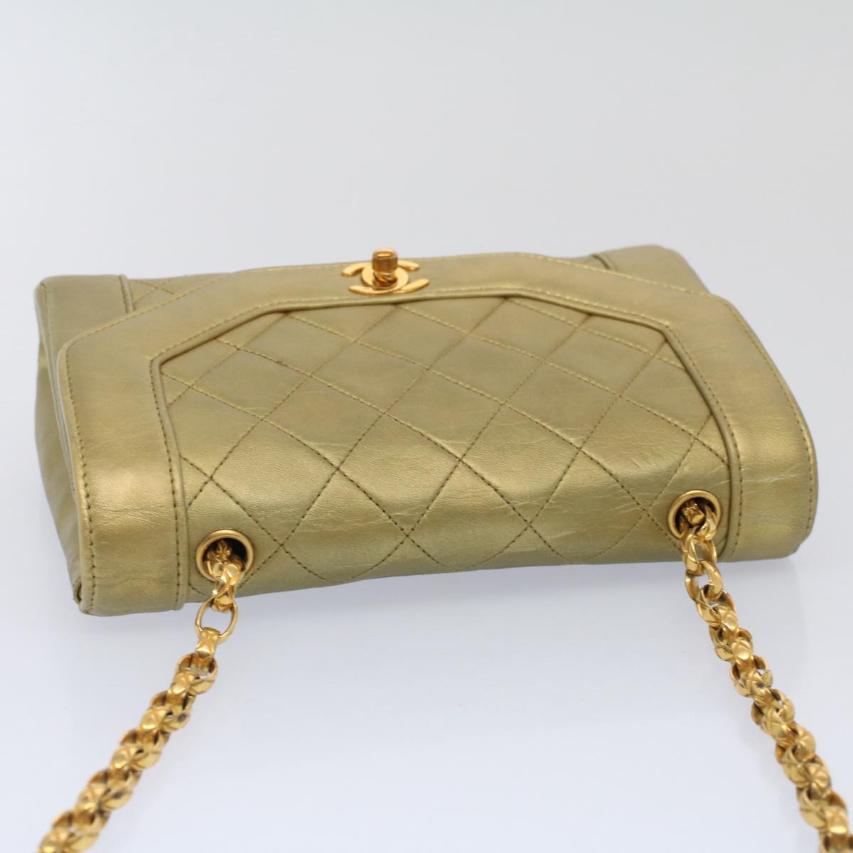 CHANEL Matelasse Turn Lock Chain Shoulder Bag Lamb Skin Gold CC Auth 51274A