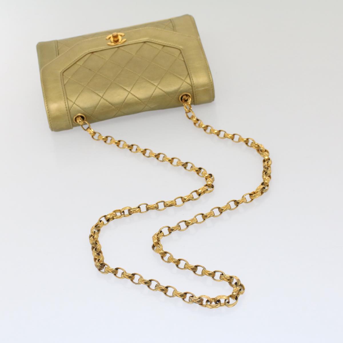 CHANEL Matelasse Turn Lock Chain Shoulder Bag Lamb Skin Gold CC Auth 51274A