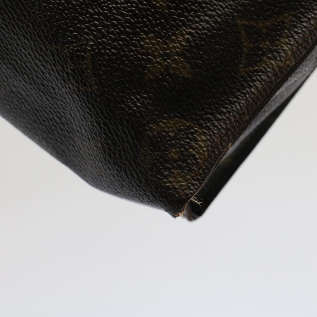 LOUIS VUITTON Monogram Poche Toilette 26 Pouch M47542 LV Auth 52105