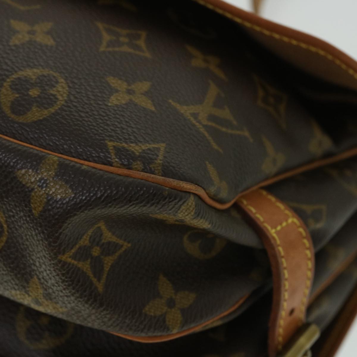 LOUIS VUITTON Monogram Saumur 30 Shoulder Bag M42256 LV Auth 52314