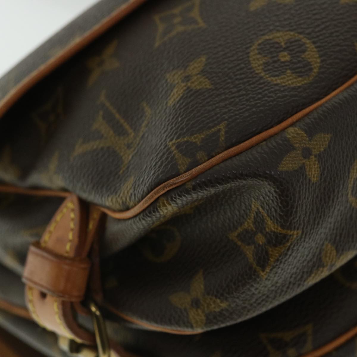 LOUIS VUITTON Monogram Saumur 30 Shoulder Bag M42256 LV Auth 52314