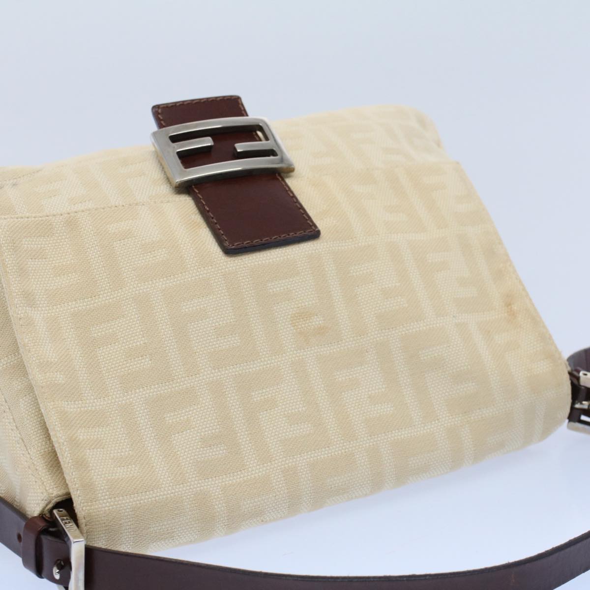 FENDI Mamma Baguette Shoulder Bag Beige Auth 52740