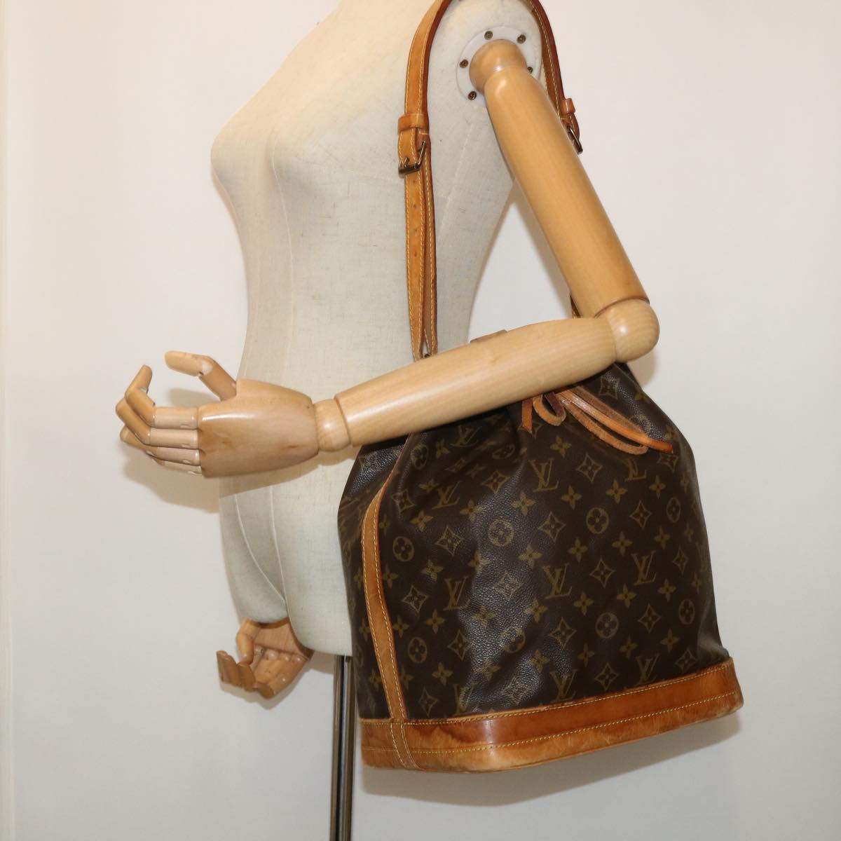 LOUIS VUITTON Monogram Noe Shoulder Bag M42224 LV Auth 52999