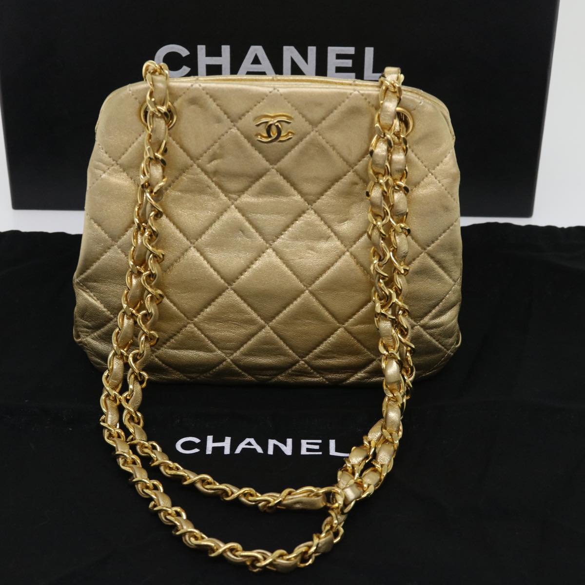 CHANEL Matelasse Chain Shoulder Bag Leather Gold CC Auth 53015A