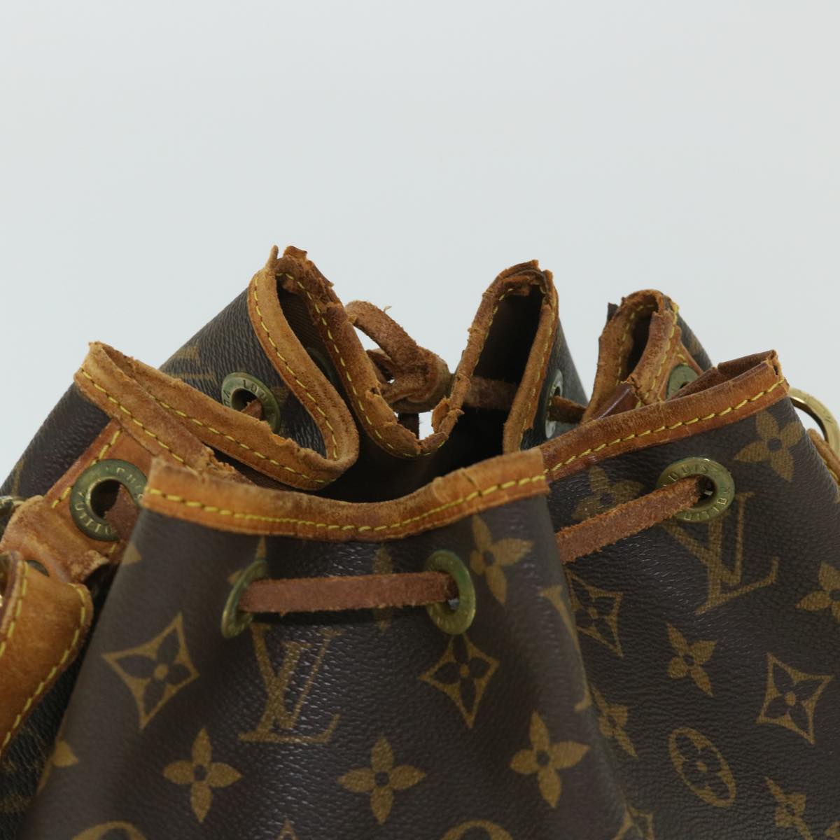 LOUIS VUITTON Monogram Petit Noe Shoulder Bag M42226 LV Auth 53121