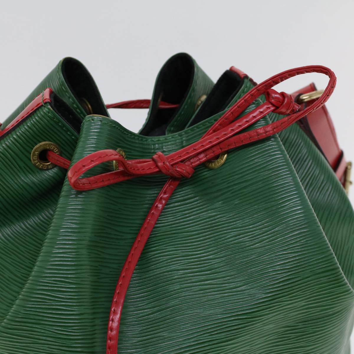 LOUIS VUITTON Epi Petit Noe Shoulder Bag Green Red M44147 LV Auth 53606