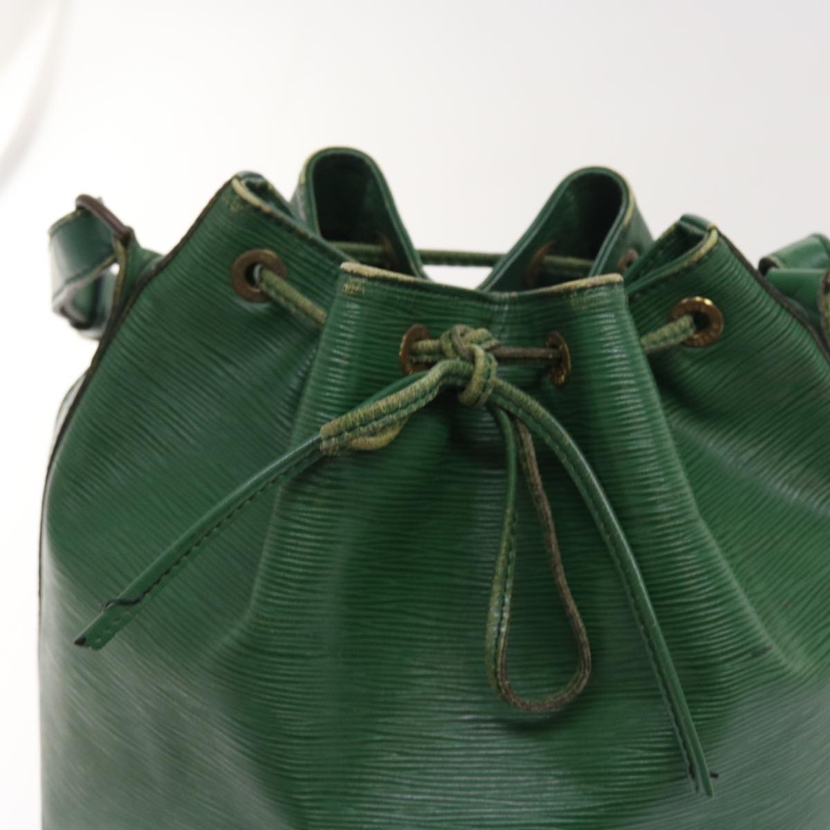 LOUIS VUITTON Epi Petit Noe Shoulder Bag Green M44104 LV Auth 54293