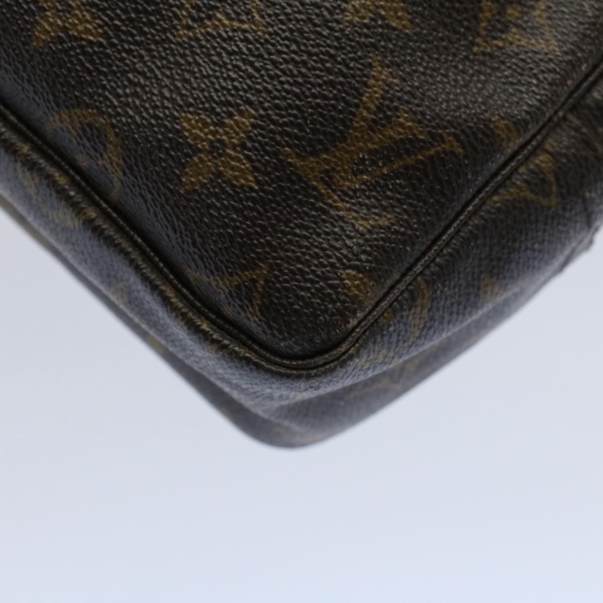 LOUIS VUITTON Monogram Trousse Toilette 28 Clutch Bag M47522 LV Auth 54980