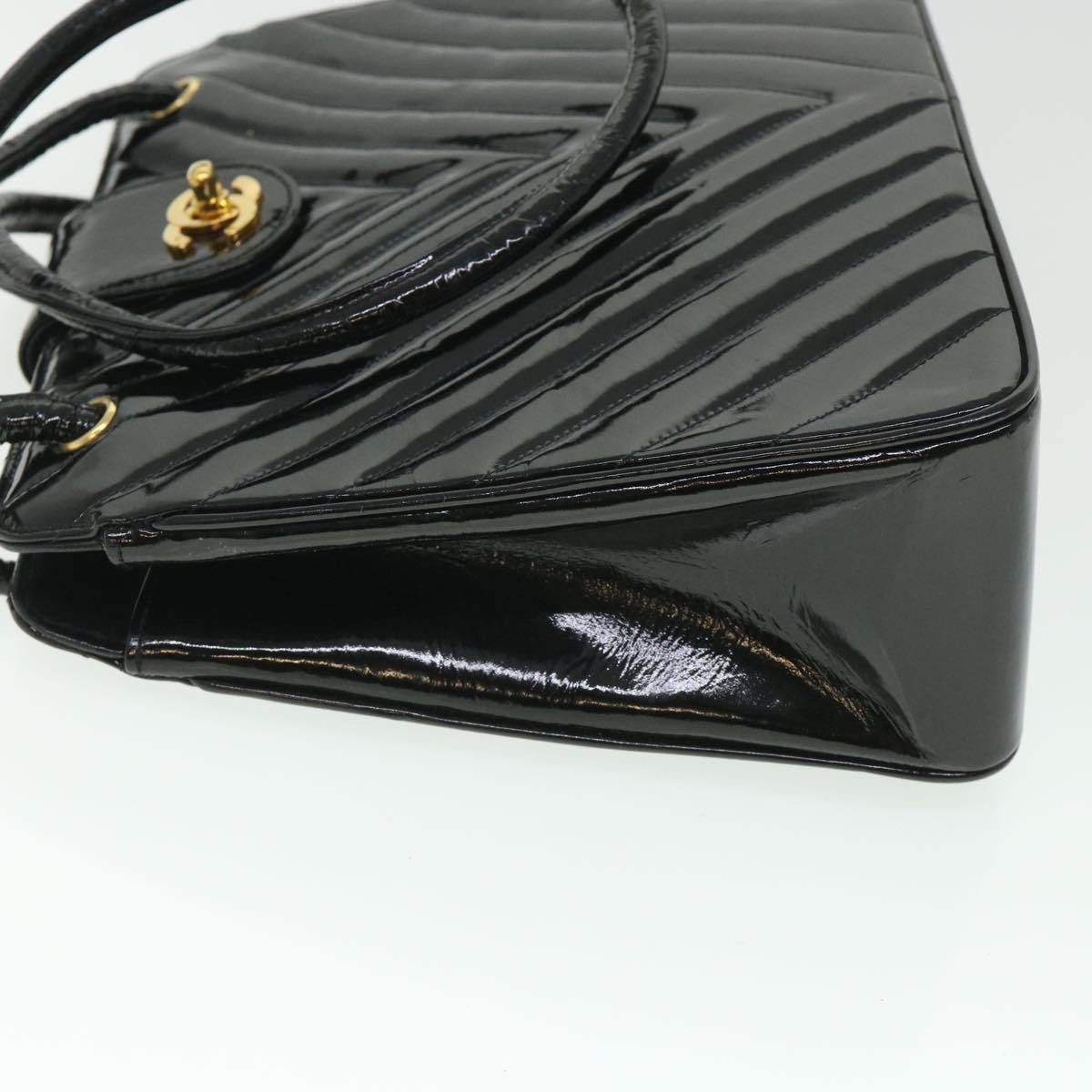 CHANEL V Stitch Turn Lock Shoulder Bag Patent leather Black CC Auth 54998