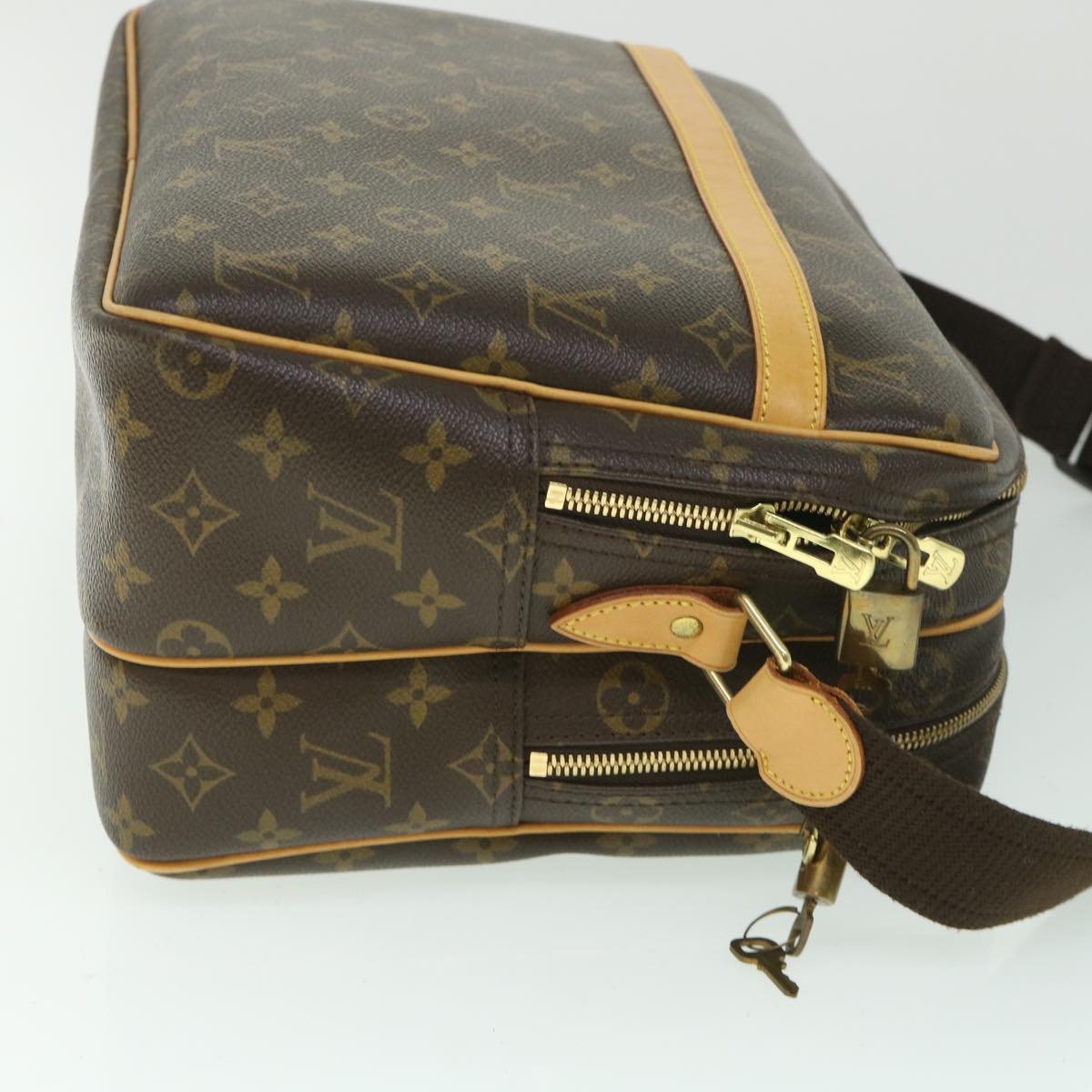 LOUIS VUITTON Monogram Reporter GM Shoulder Bag M45252 LV Auth 55635