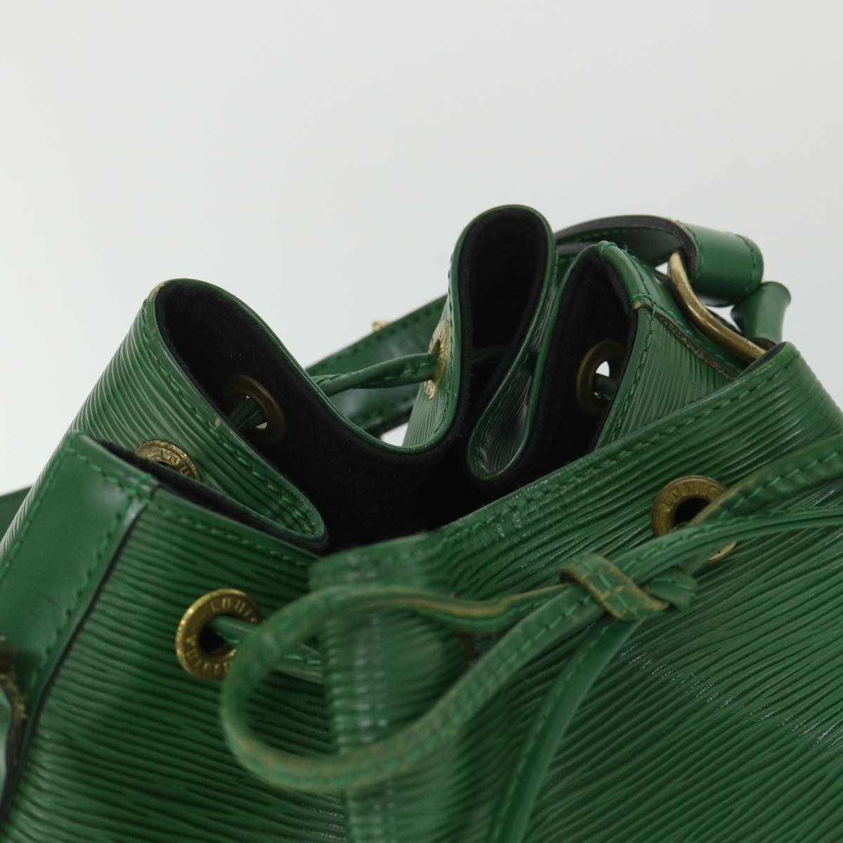 LOUIS VUITTON Epi Petit Noe Shoulder Bag Green M44104 LV Auth 55851