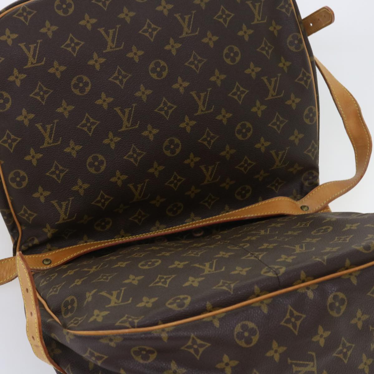 LOUIS VUITTON Monogram Saumur 35 Shoulder Bag M42254 LV Auth 55990