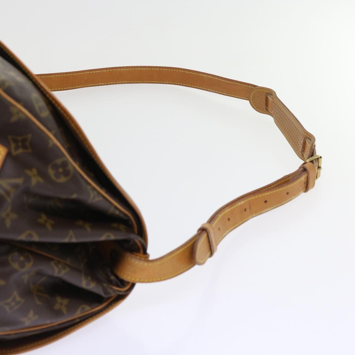 LOUIS VUITTON Monogram Saumur 35 Shoulder Bag M42254 LV Auth 55990