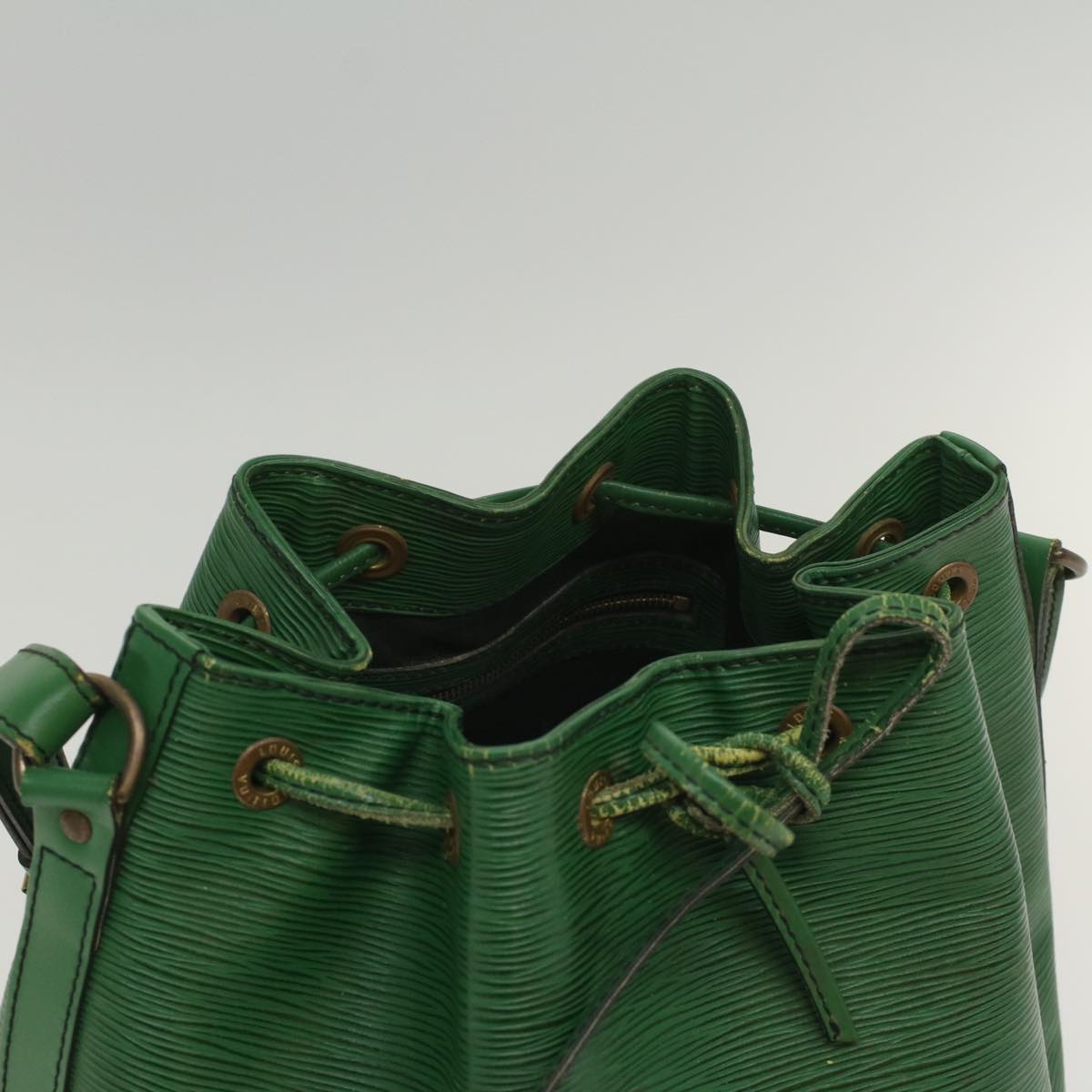 LOUIS VUITTON Epi Petit Noe Shoulder Bag Green M44104 LV Auth 56013