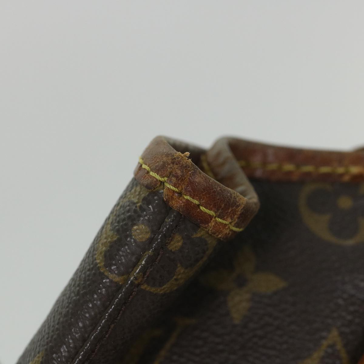 LOUIS VUITTON Monogram Bucket GM Shoulder Bag M42236 LV Auth 56503