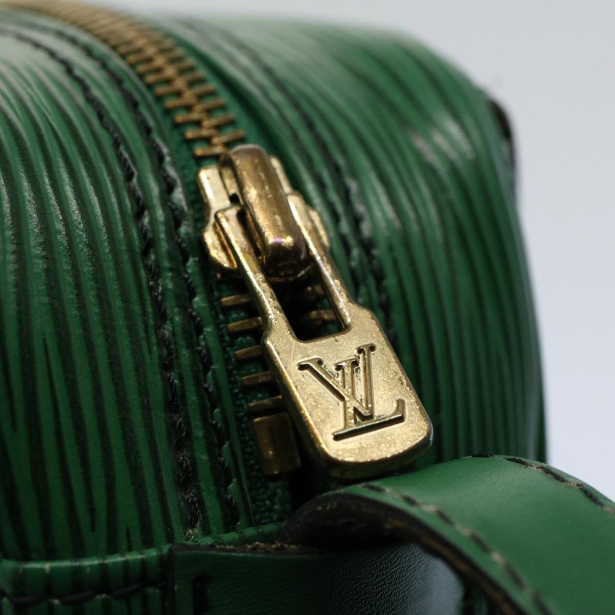 LOUIS VUITTON Epi June Feuille Shoulder Bag Green M52154 LV Auth 56655