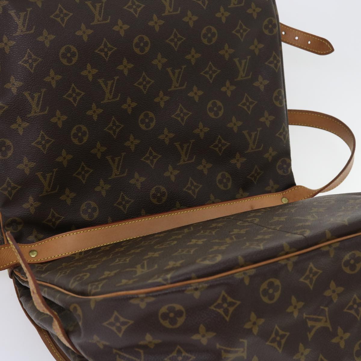 LOUIS VUITTON Monogram Saumur 35 Shoulder Bag M42254 LV Auth 56662