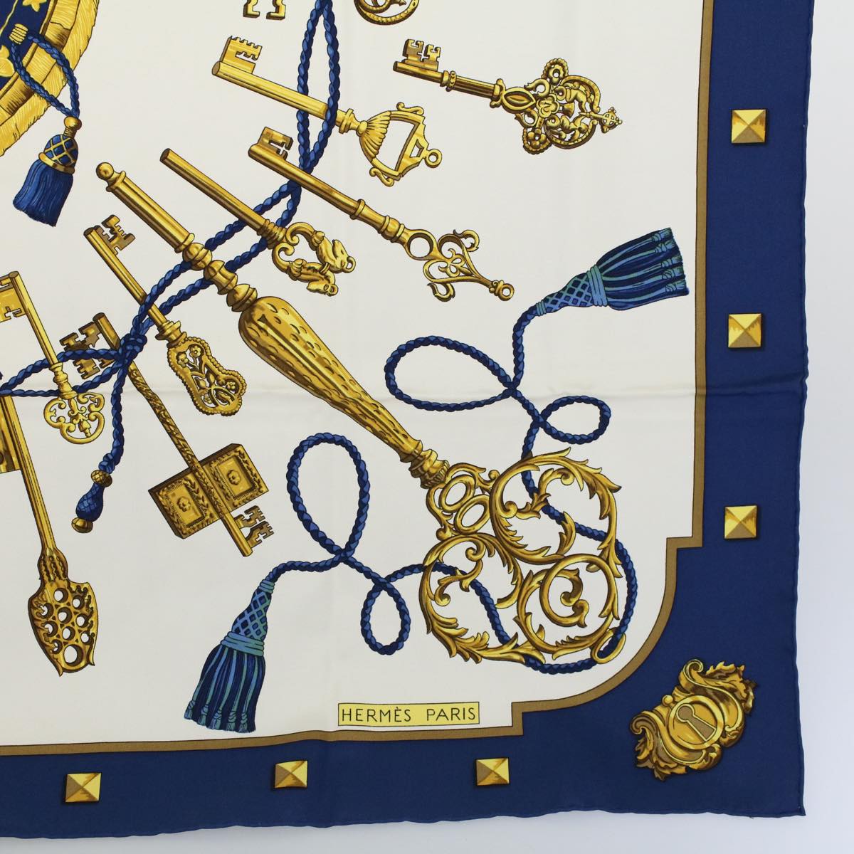 HERMES Carre 90 LES CLES Scarf Silk Navy White Auth 56698