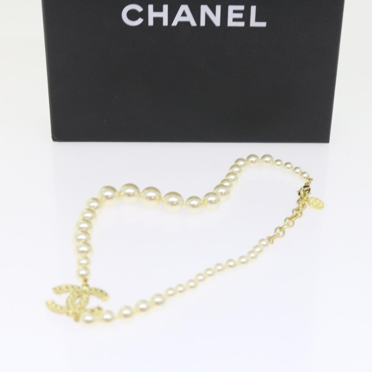 CHANEL Pearl Necklace Metal White Gold Tone CC Auth 56729A