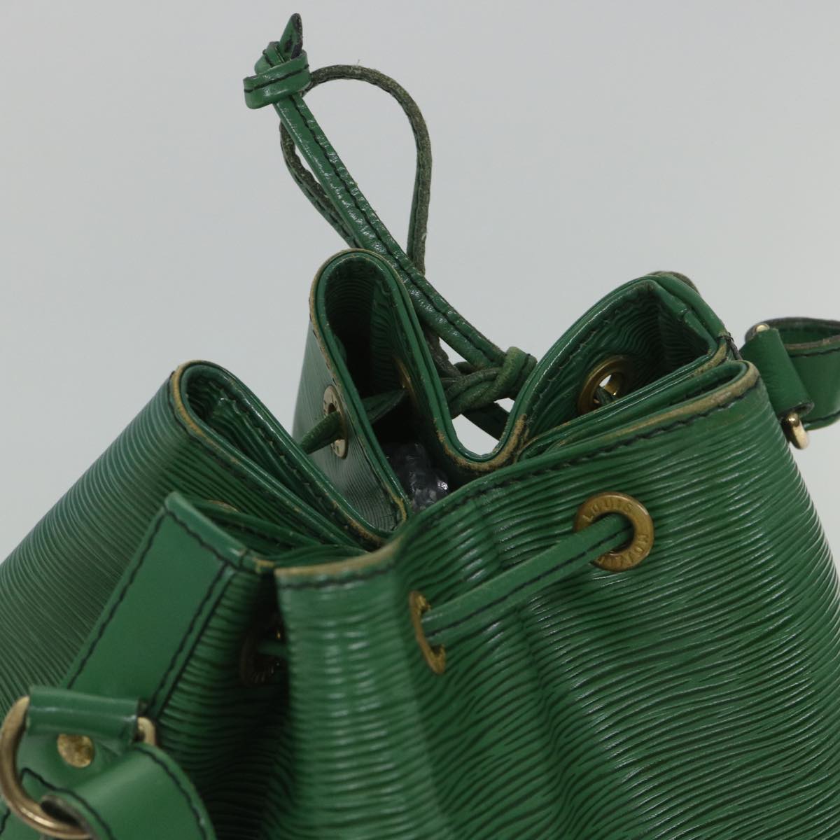 LOUIS VUITTON Epi Petit Noe Shoulder Bag Green M44104 LV Auth 57021